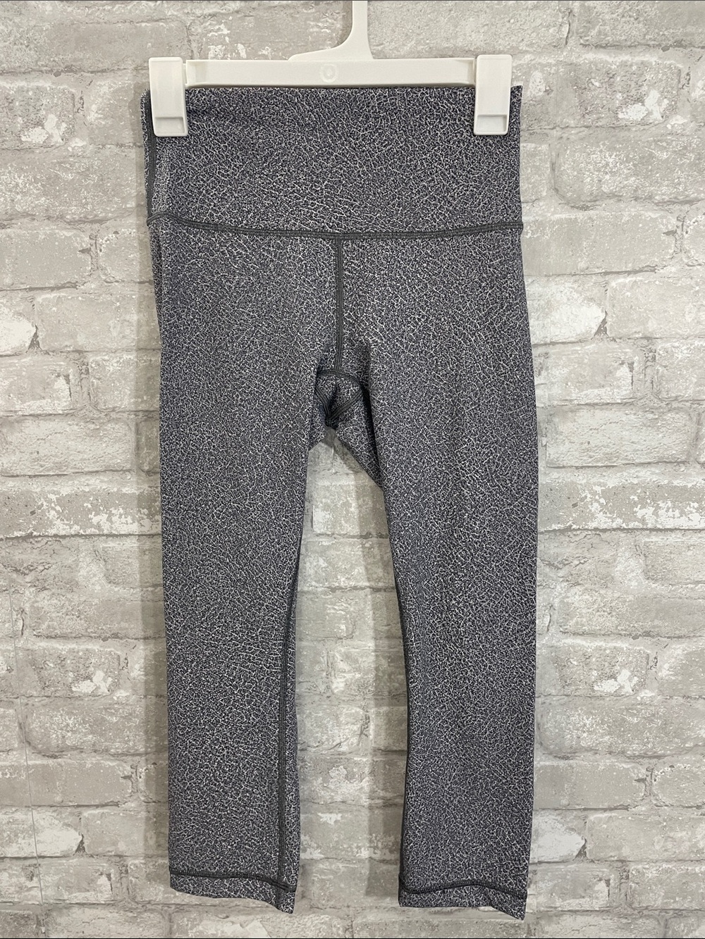 Lululemon Wunder Under Crop (Hi-Rise) (Full-On Luxtreme 21")
Fractal Alpine Whit